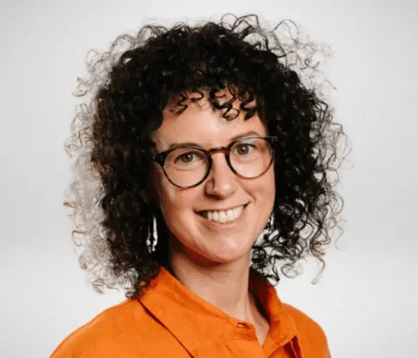 Thea Snow Headshot